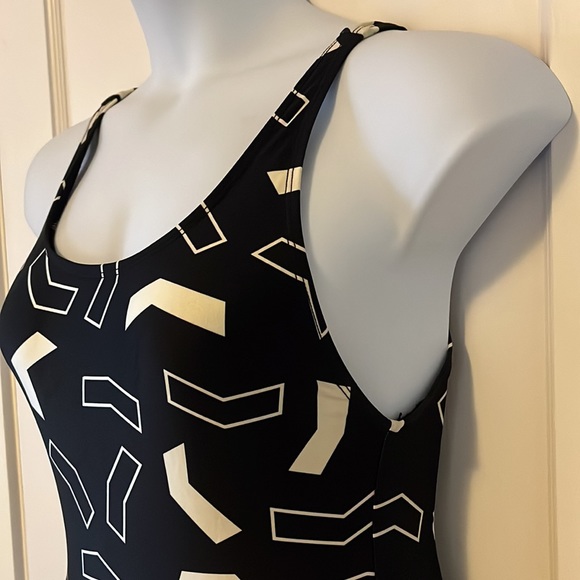 Basic Brat Geometric Print One-Piece Swimsuit - Picture 3 of 7